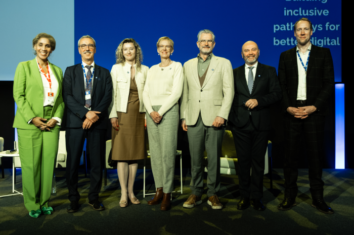 foto van ministers op de conferentie over digitale inclusie